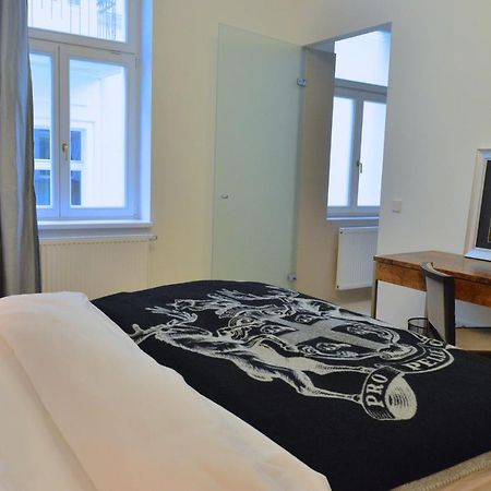 Kolonada Luxury 3 Bedroom Apartment Manes マリアーンスケー・ラーズニェ エクステリア 写真