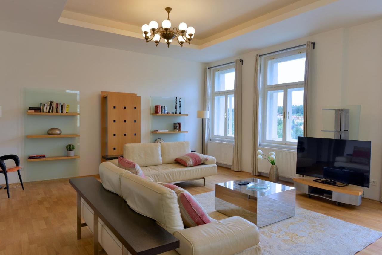 Kolonada Luxury 3 Bedroom Apartment Manes マリアーンスケー・ラーズニェ エクステリア 写真