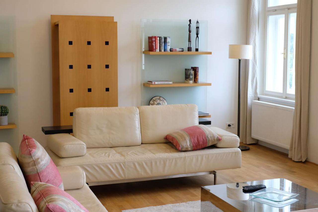 Kolonada Luxury 3 Bedroom Apartment Manes マリアーンスケー・ラーズニェ エクステリア 写真
