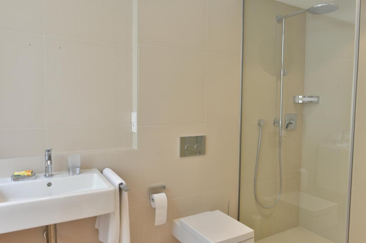 Kolonada Luxury 3 Bedroom Apartment Manes マリアーンスケー・ラーズニェ エクステリア 写真
