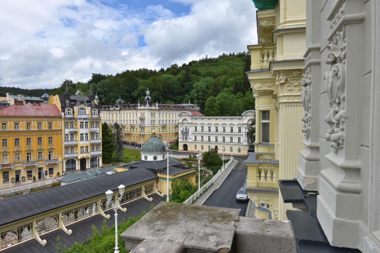 Kolonada Luxury 3 Bedroom Apartment Manes マリアーンスケー・ラーズニェ エクステリア 写真