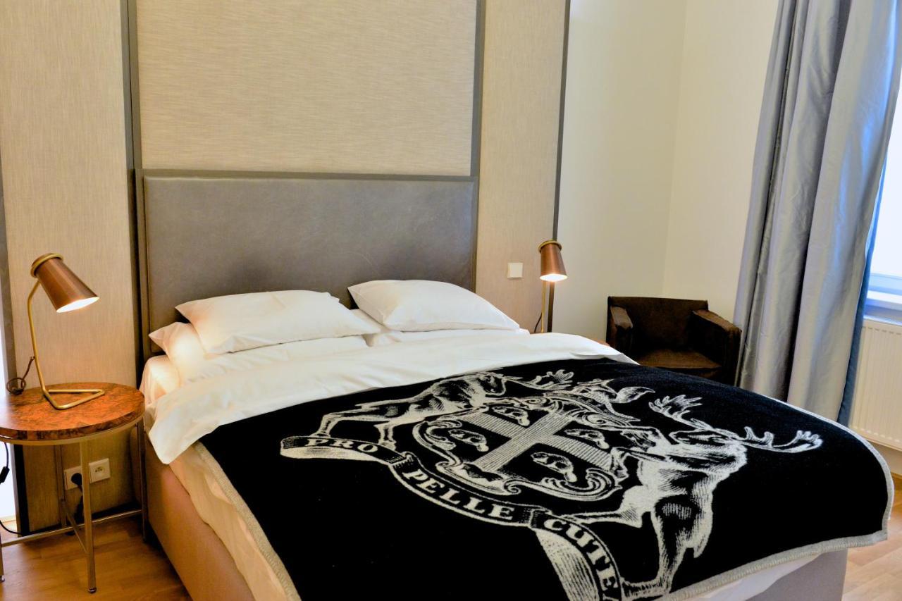Kolonada Luxury 3 Bedroom Apartment Manes マリアーンスケー・ラーズニェ エクステリア 写真