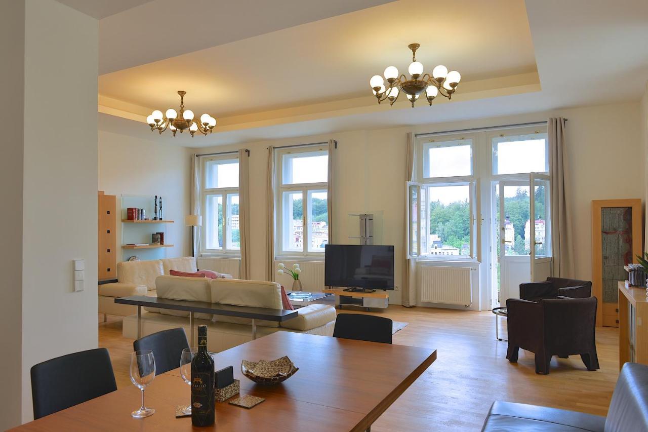 Kolonada Luxury 3 Bedroom Apartment Manes マリアーンスケー・ラーズニェ エクステリア 写真