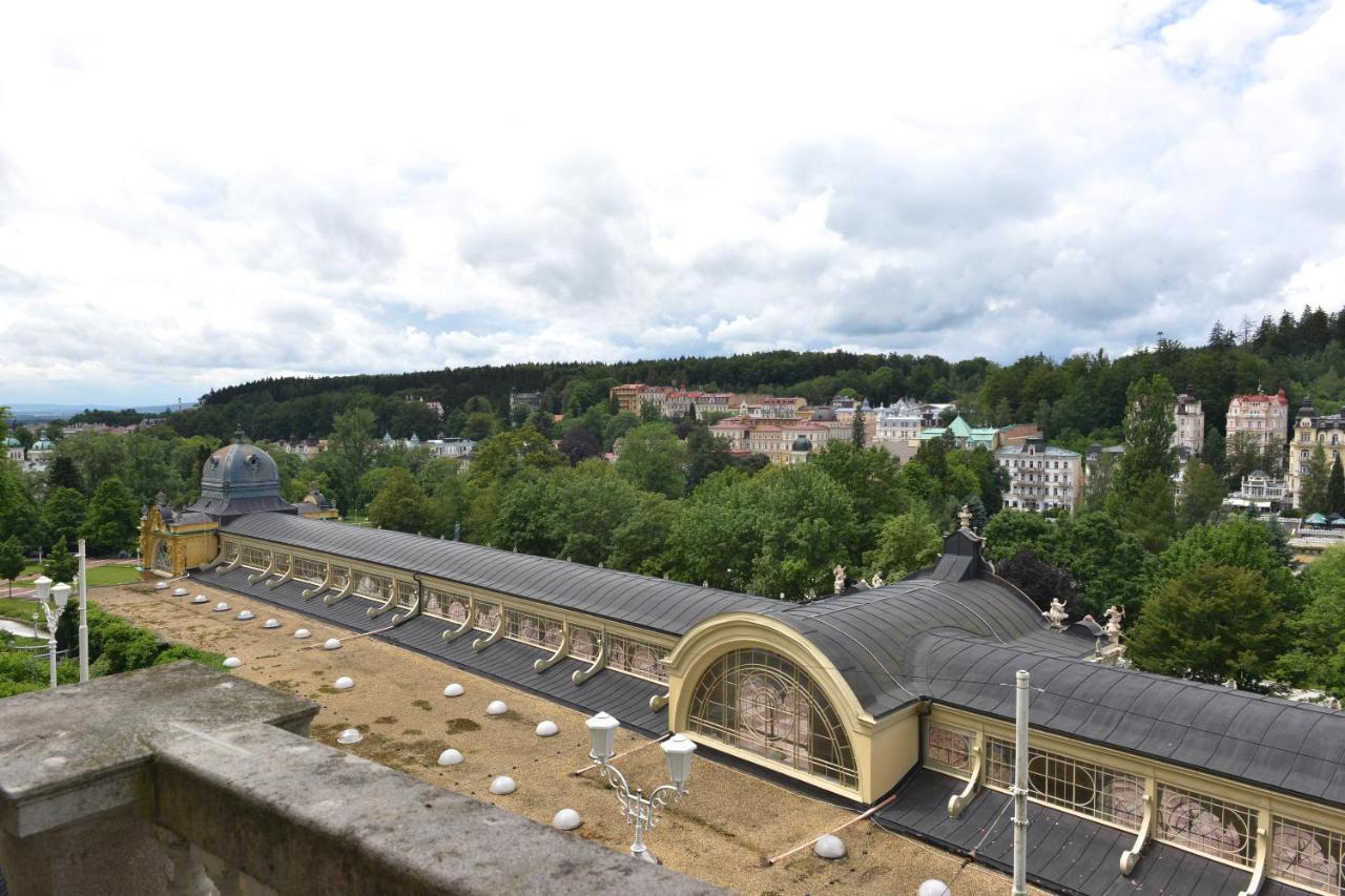 Kolonada Luxury 3 Bedroom Apartment Manes マリアーンスケー・ラーズニェ エクステリア 写真