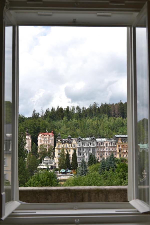 Kolonada Luxury 3 Bedroom Apartment Manes マリアーンスケー・ラーズニェ エクステリア 写真