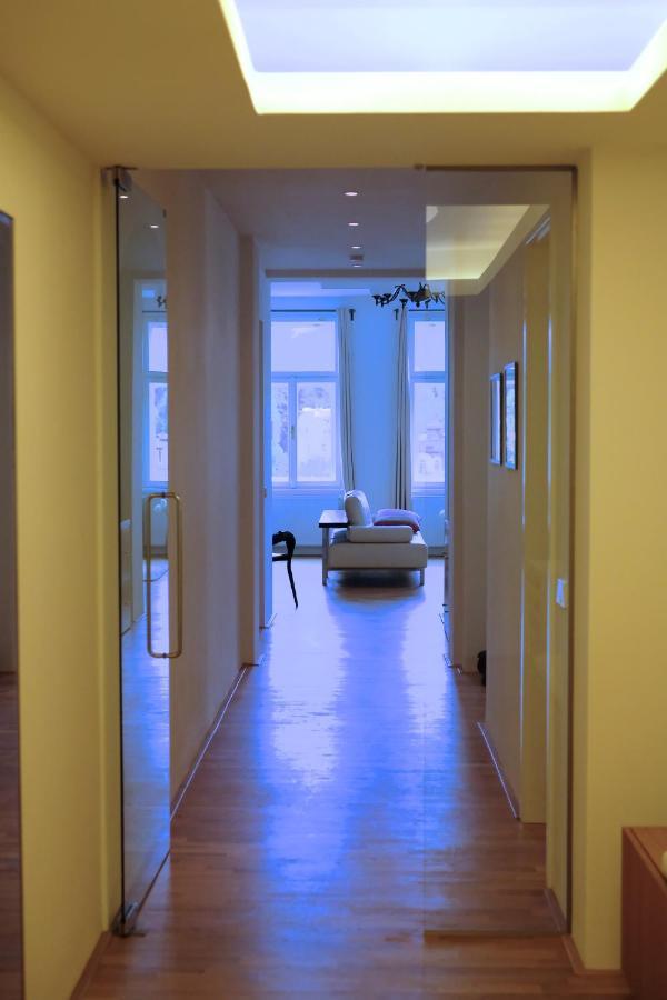 Kolonada Luxury 3 Bedroom Apartment Manes マリアーンスケー・ラーズニェ エクステリア 写真