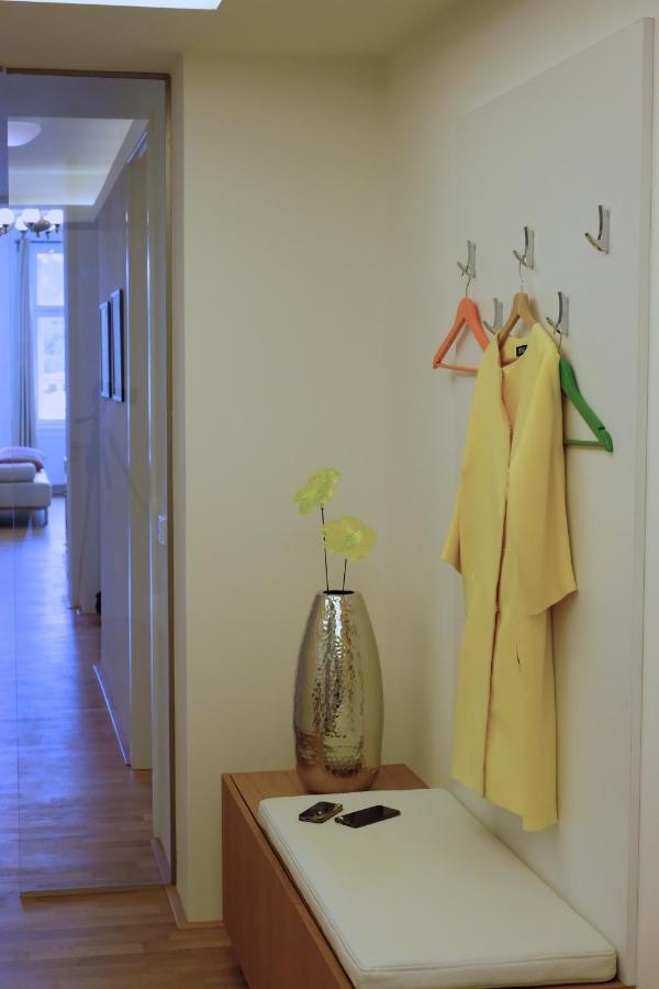 Kolonada Luxury 3 Bedroom Apartment Manes マリアーンスケー・ラーズニェ エクステリア 写真
