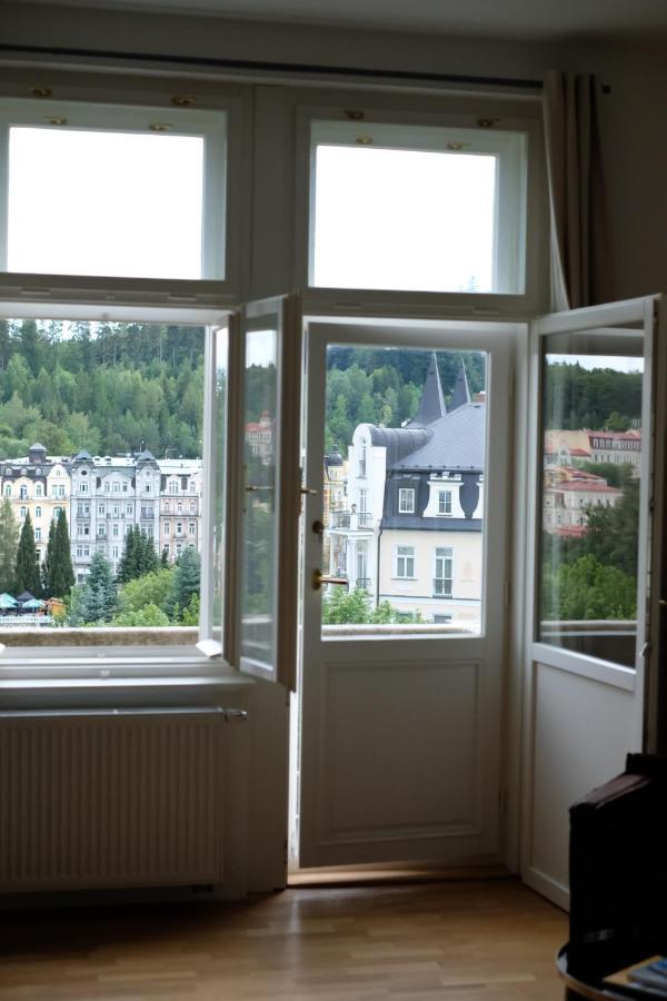 Kolonada Luxury 3 Bedroom Apartment Manes マリアーンスケー・ラーズニェ エクステリア 写真