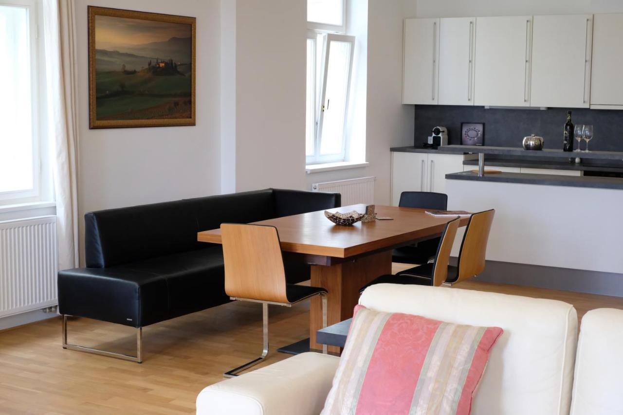 Kolonada Luxury 3 Bedroom Apartment Manes マリアーンスケー・ラーズニェ エクステリア 写真