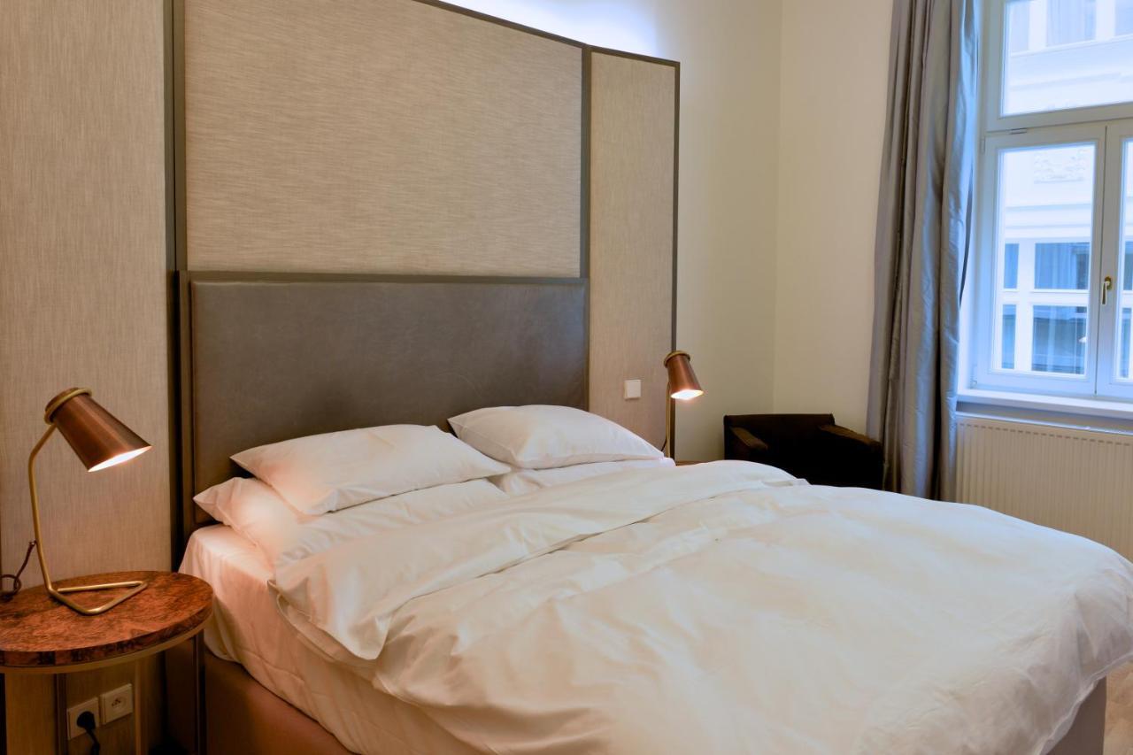 Kolonada Luxury 3 Bedroom Apartment Manes マリアーンスケー・ラーズニェ エクステリア 写真