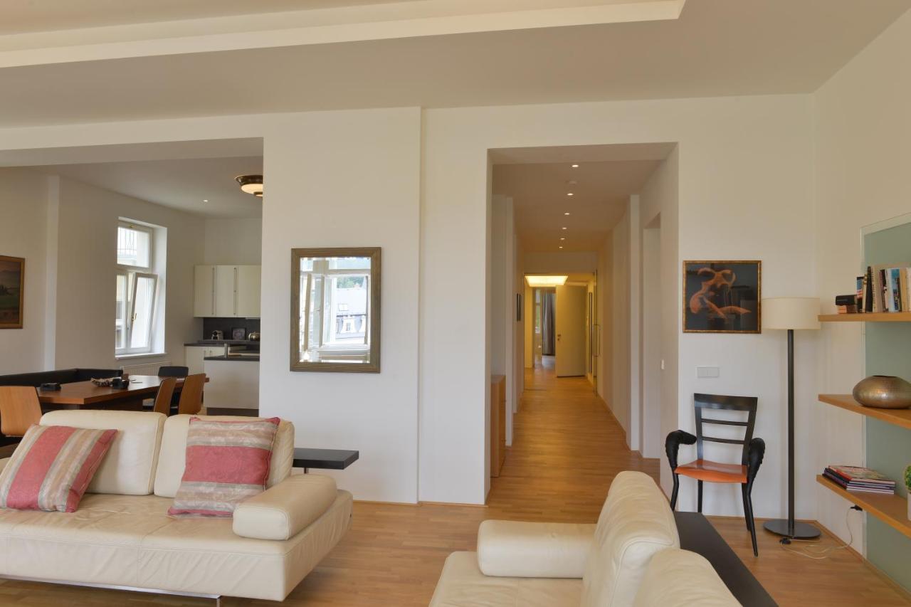 Kolonada Luxury 3 Bedroom Apartment Manes マリアーンスケー・ラーズニェ エクステリア 写真